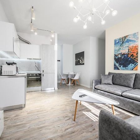 Miku Apartment-Modernly Designed Downtown Тирана Экстерьер фото