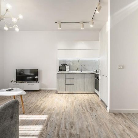 Miku Apartment-Modernly Designed Downtown Тирана Экстерьер фото