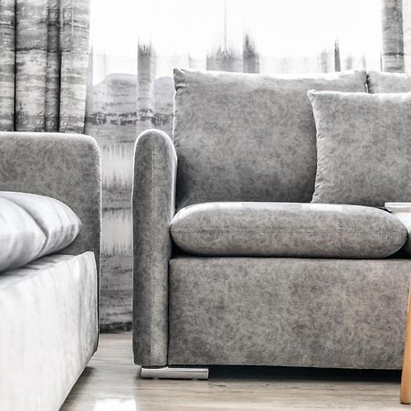 Miku Apartment-Modernly Designed Downtown Тирана Экстерьер фото