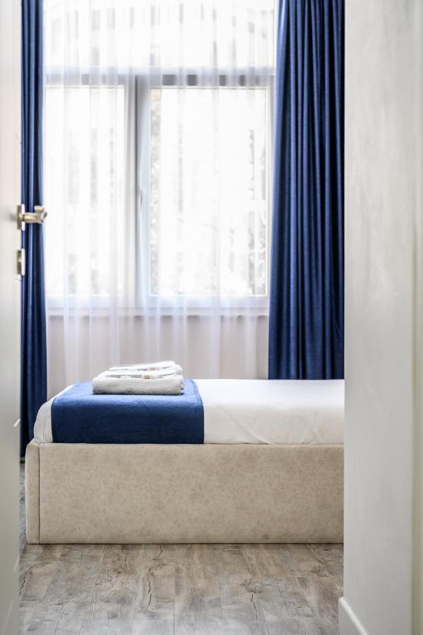 Miku Apartment-Modernly Designed Downtown Тирана Экстерьер фото