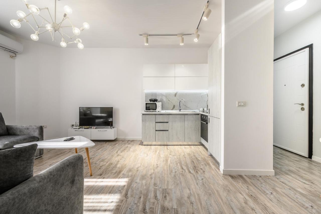 Miku Apartment-Modernly Designed Downtown Тирана Экстерьер фото